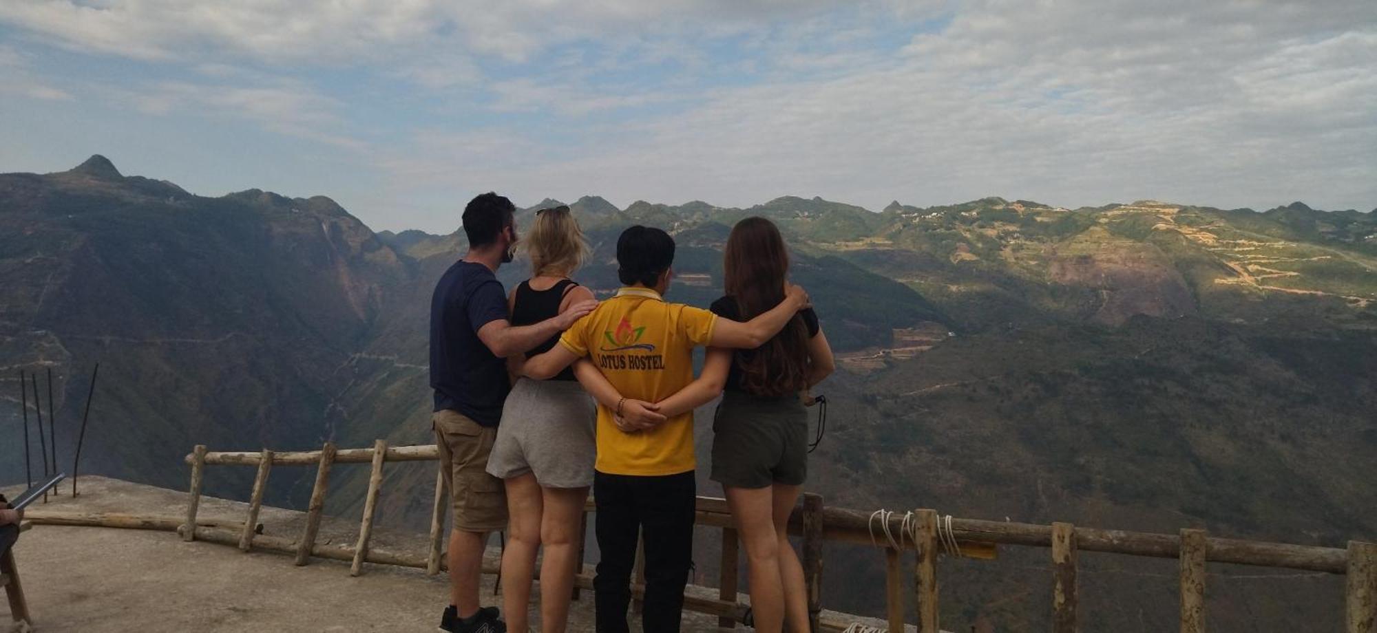 Ha Giang Lotus Hostel Motorbikes Tours Kültér fotó